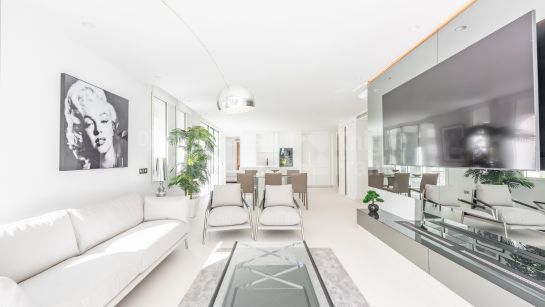 Apartamento en venta en Marina Puente Romano, Marbella Milla de Oro