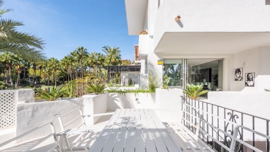 Apartamento en venta en Marina Puente Romano, Marbella Milla de Oro