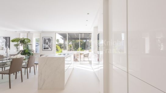 Apartamento en venta en Marina Puente Romano, Marbella Milla de Oro