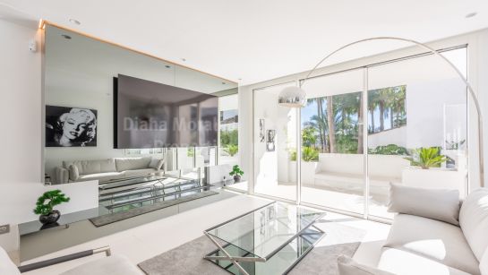 Apartamento en venta en Marina Puente Romano, Marbella Milla de Oro
