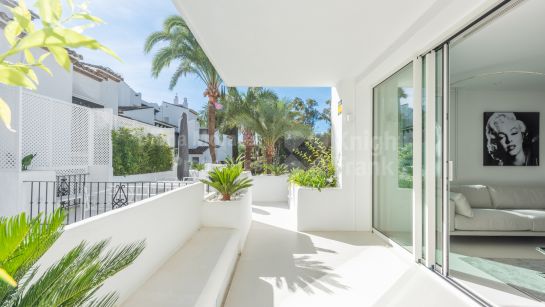 Apartamento en venta en Marina Puente Romano, Marbella Milla de Oro