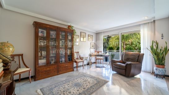 Apartamento en venta en Cipreses del Mar, Marbella Ciudad