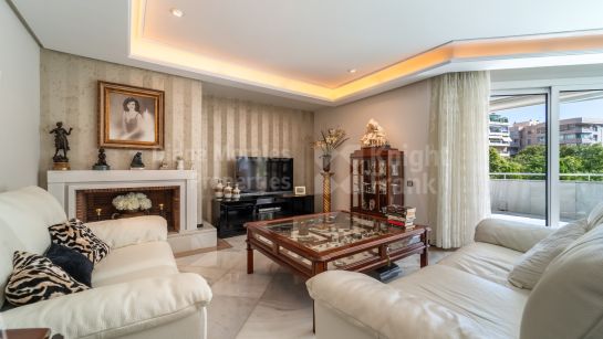 Apartamento en venta en Cipreses del Mar, Marbella Ciudad