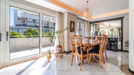 Apartamento en venta en Cipreses del Mar, Marbella Ciudad