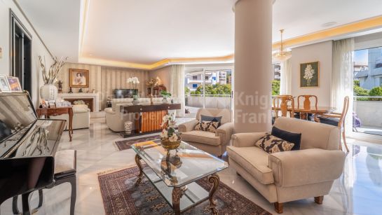 Apartamento en venta en Cipreses del Mar, Marbella Ciudad