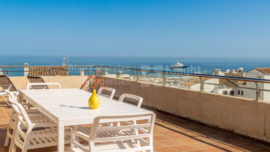 Penthaus zum Verkauf in Puerto Banus, Marbella