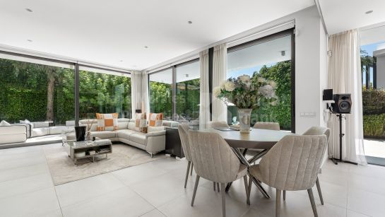 Villa en venta en Arboleda, Estepona Este