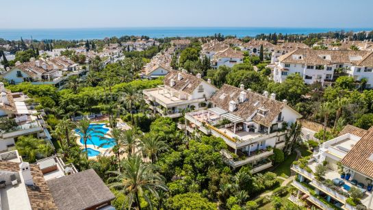 Zweistöckiges Penthouse zum Verkauf in Lomas del Rey, Marbella Goldene Meile