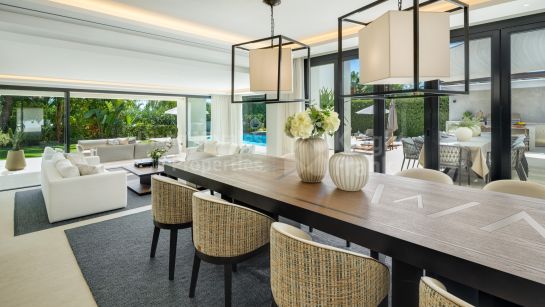 Villa en venta en Los Naranjos Golf, Nueva Andalucia