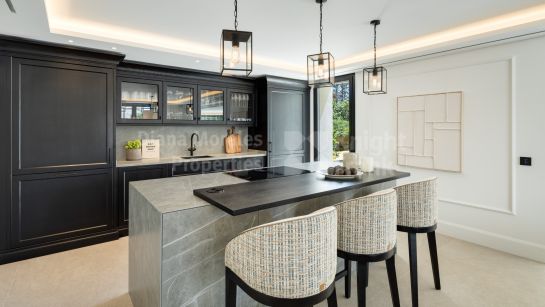 Villa en venta en Los Naranjos Golf, Nueva Andalucia