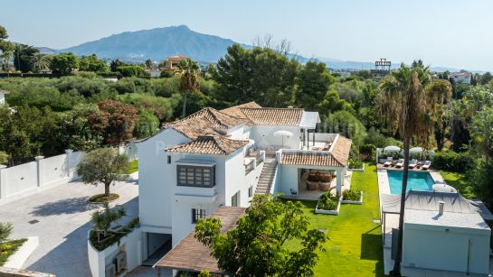 Villa for sale in Atalaya, Estepona East