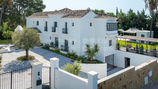 Villa for sale in Atalaya, Estepona East
