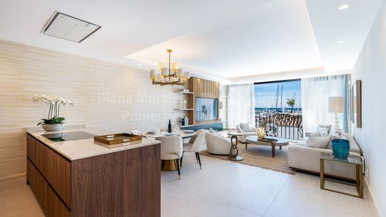Apartamento en venta en Puerto Banus, Marbella