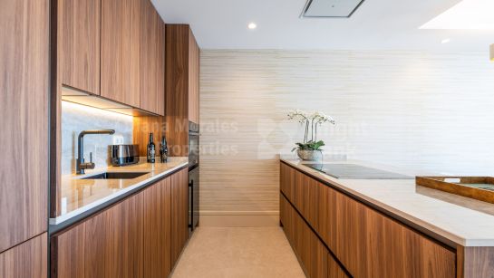 Apartamento en venta en Puerto Banus, Marbella