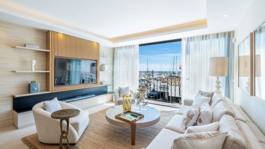 Apartamento en venta en Puerto Banus, Marbella