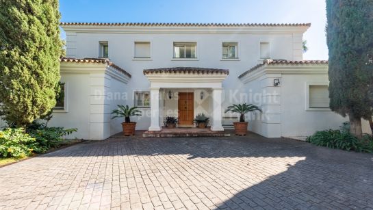 Villa zum Verkauf in Los Altos de los Monteros, Marbella Ost