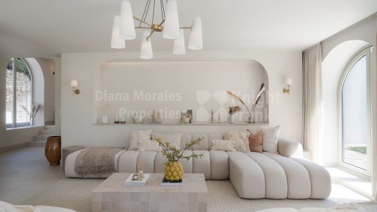 Villa for sale in Haza del Conde, Nueva Andalucia