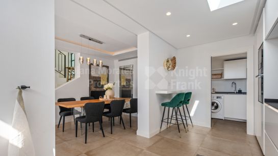 Villa for sale in Los Naranjos Hill Club, Nueva Andalucia
