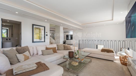 Villa for sale in Los Naranjos Hill Club, Nueva Andalucia