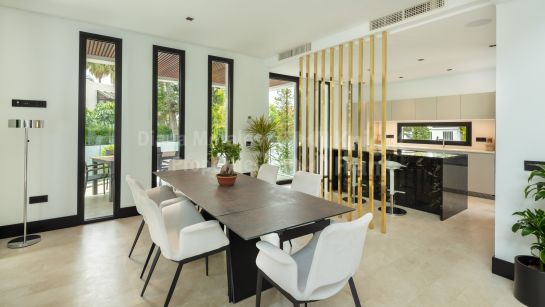 Villa en venta en Casablanca, Marbella Milla de Oro