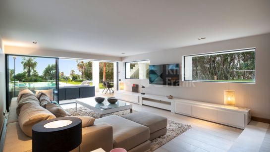 Вилла на продажу в Los Naranjos Golf, Новая Андалусия