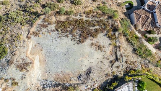 Parcela en venta en Lomas de La Quinta, Benahavis