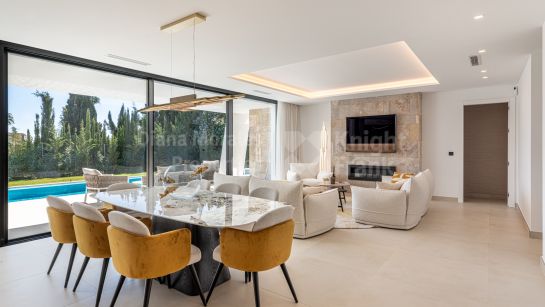Villa for sale in Valle Romano, Estepona West