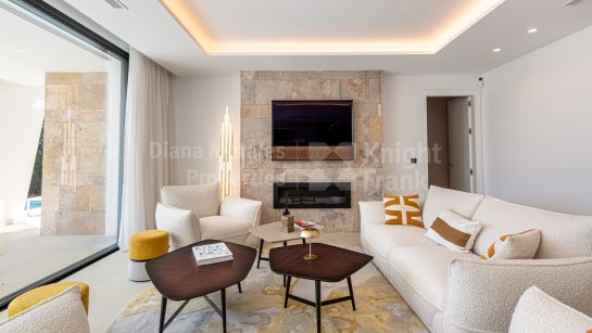 Villa for sale in Valle Romano, Estepona West
