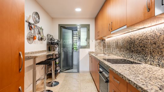 Apartamento en venta en Benatalaya, Estepona Este