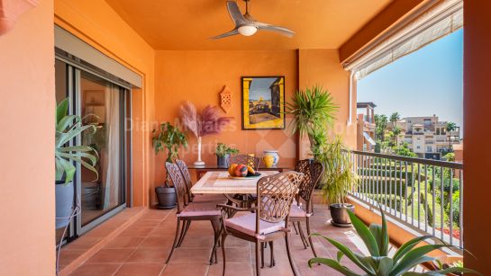 Apartamento en venta en Benatalaya, Estepona Este