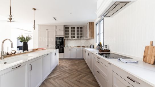 Вилла на продажу в Los Arqueros, Бенахавис