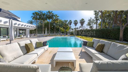 Villa en venta en Guadalmina Baja, San Pedro de Alcantara