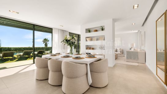 Villa for sale in El Saladillo, Estepona East