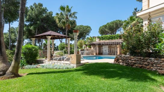 Вилла на продажу в Hacienda las Chapas, Восточная Марбелья