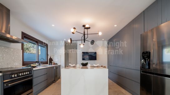Villa for sale in Selwo, Estepona East