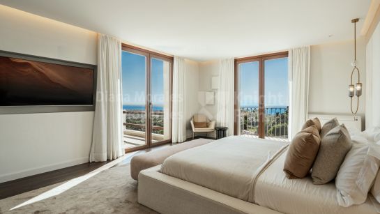 Villa for sale in Selwo, Estepona East