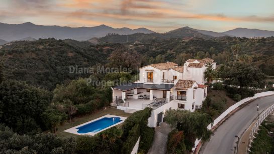 Villa for sale in Selwo, Estepona East