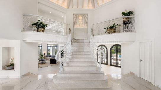 Вилла на продажу в Marbella Hill Club, Золотая Миля