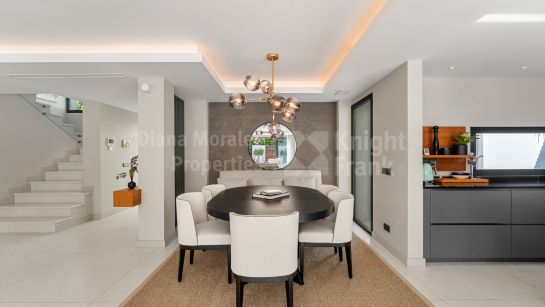 Villa for sale in Las Brisas, Nueva Andalucia