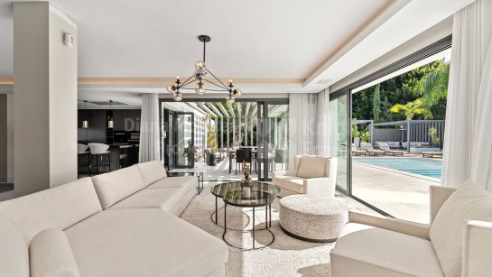 Villa for sale in Las Brisas, Nueva Andalucia