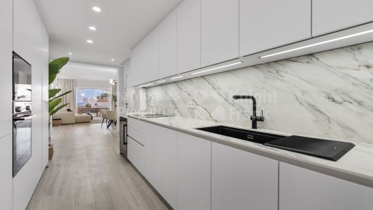 Апартамент на продажу в Altos de La Quinta, Бенахавис