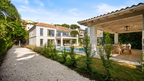 Villa for sale in Los Arqueros, Benahavis