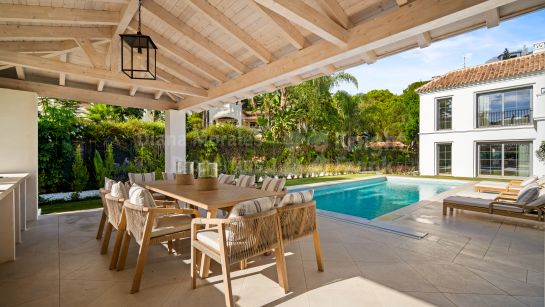 Villa for sale in Los Arqueros, Benahavis
