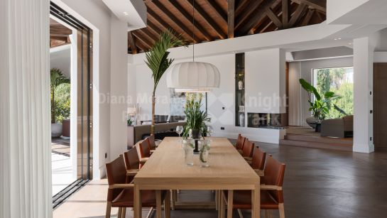 Villa for sale in El Herrojo, Benahavis