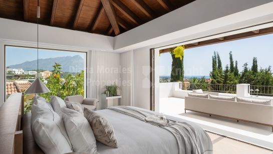 Villa for sale in El Herrojo, Benahavis