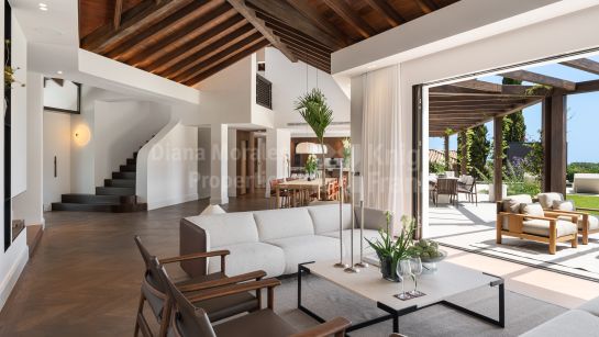 Villa for sale in El Herrojo, Benahavis