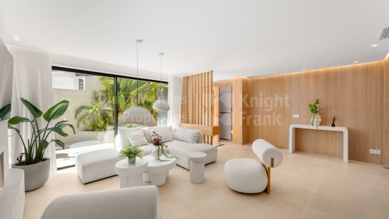 Villa en venta en Nueva Andalucia, Marbella