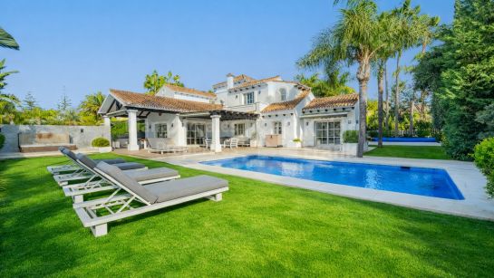 Villa for sale in Los Naranjos Golf, Nueva Andalucia