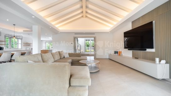 Villa for sale in Los Naranjos Golf, Nueva Andalucia