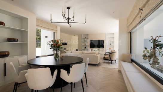 Villa for sale in Las Brisas, Nueva Andalucia